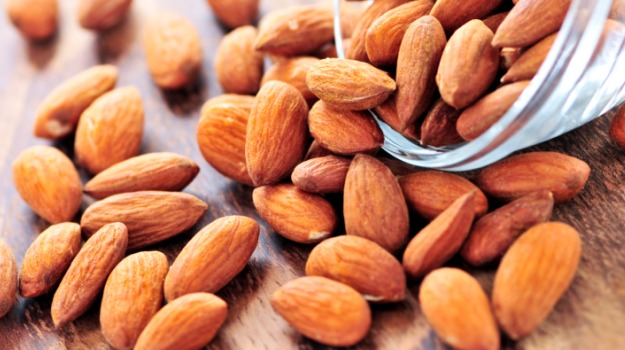 almonds-raw_625x350_51421213477